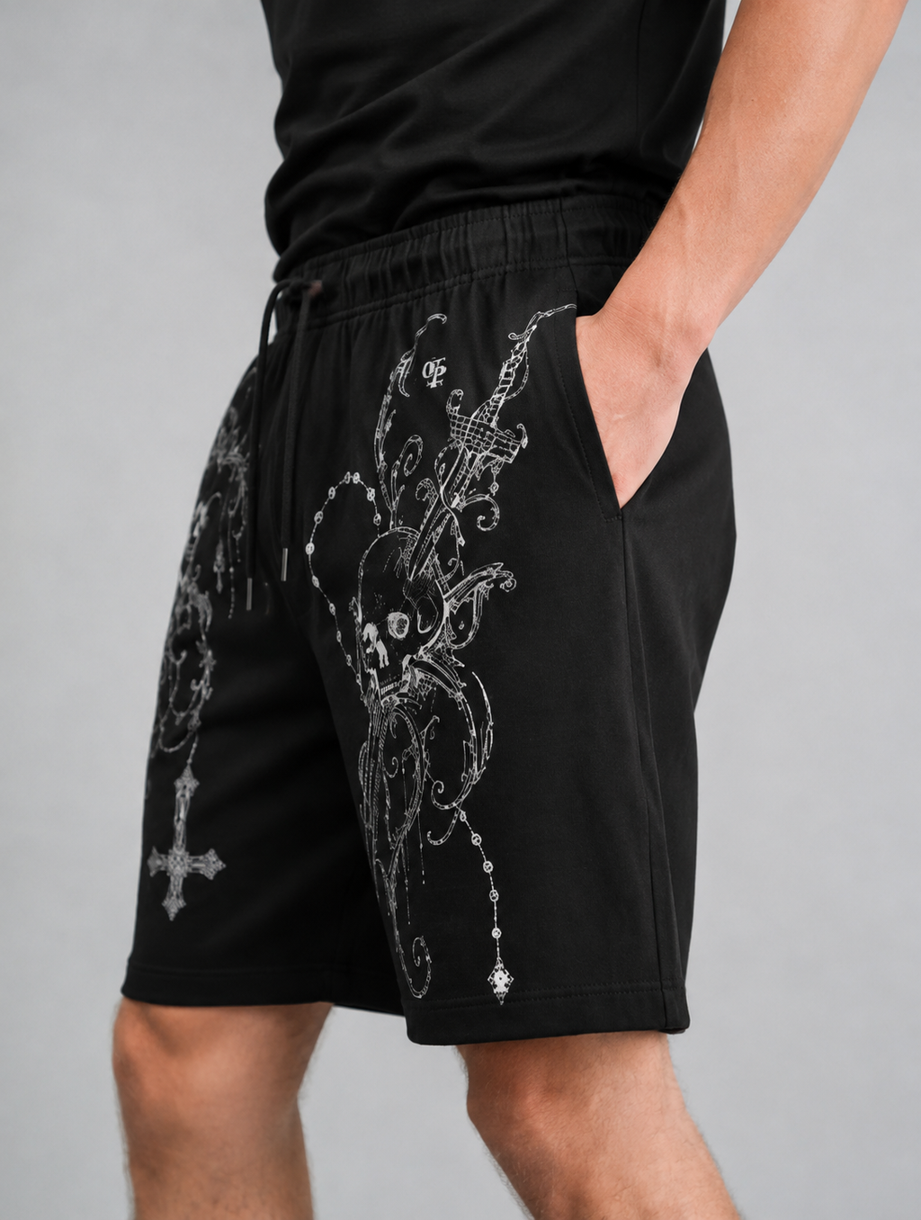 Trendy Gothic Shorts | HUMEC |